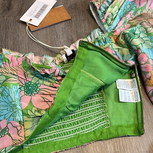 Absolutely gorgeous top 🍀. Size S - Picture 8 of 10